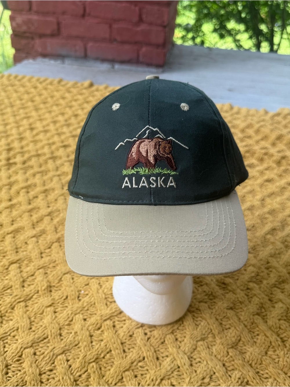 NEW VINTAGE Alaska Grizzly Bear Hat Green Beige Cotton Snap Back Cap Embroidered